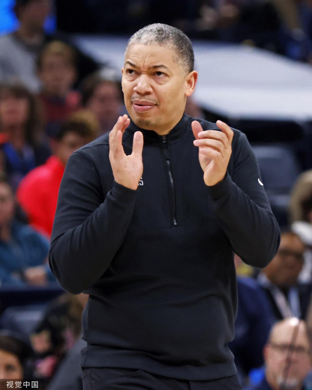 坐在更加现 坐在更加现