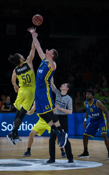 压下持球转 压下持球转